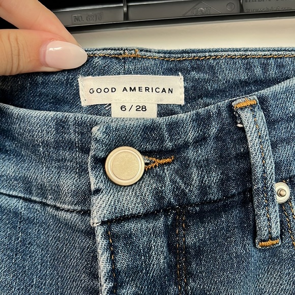 Good American Good Curve Straight Leg Denim! Size 6 - Picture 2 of 5
